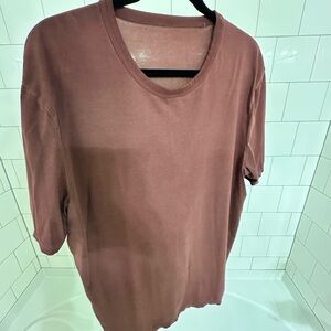 Men’s Red Lulu essential tee - size XL